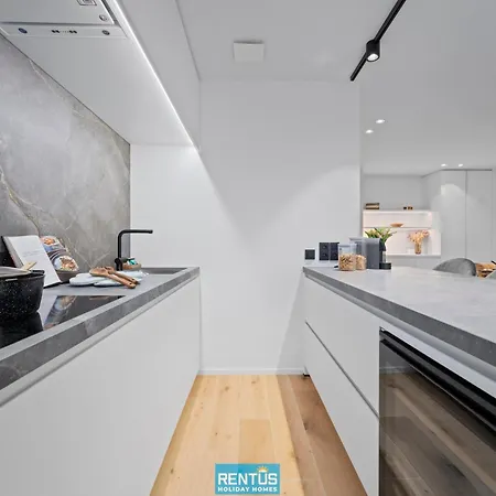 Apartment Naast T - Beautifully Furnished With Sea View
